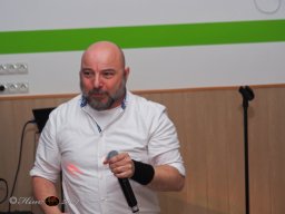 Mit Musik zur Menschlichkeit-VinziRast 8.03.2025